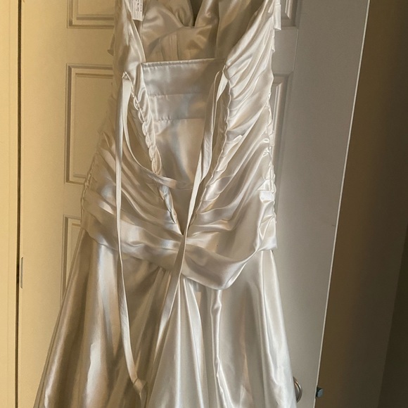 Maggie Sottero size 12 Satin Gown. Never worn. - Picture 5 of 6